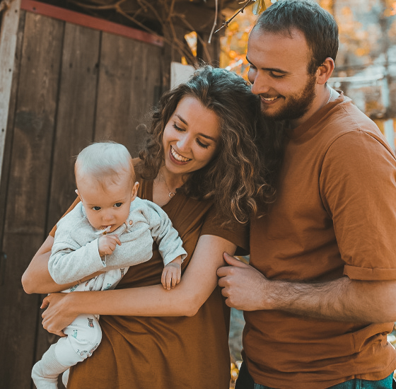 Gipfel und Grat Finanzagentur GmbH, Ravensburg, Mann und Frau mit Baby - Vertrauen, Leistungen